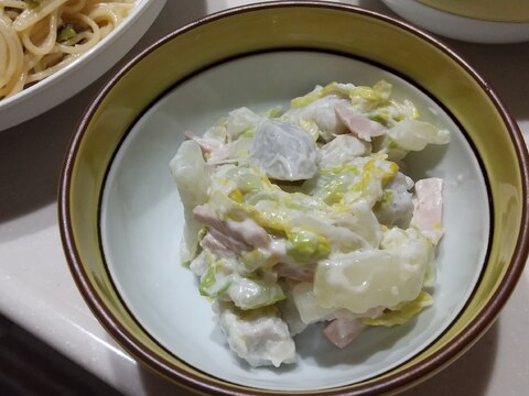 簡単に副菜❗️里芋と白菜のポテサラ